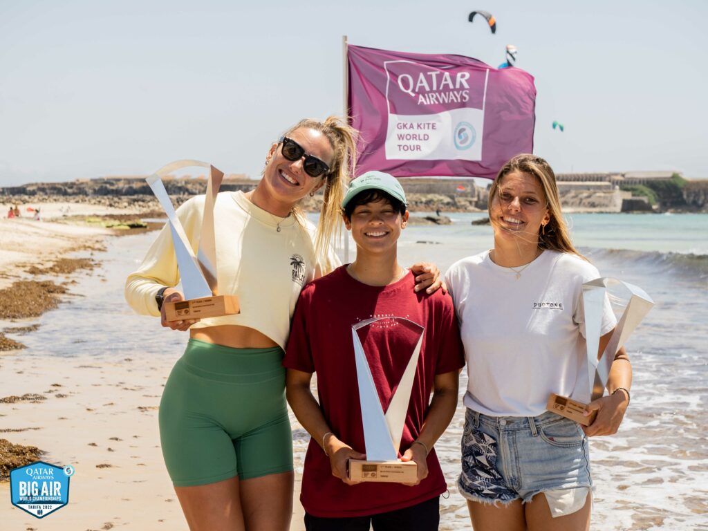 Mikaili Sol, Nathalie Lambrecht, Zara Hoogenraad I1010712 Samuel Cardenas Women finalists GKA Tarifa Twintip