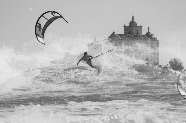 Image for Moona Whyte lands back-to-back wave crowns